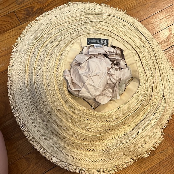 Straw sun hat 👒 - Picture 3 of 3